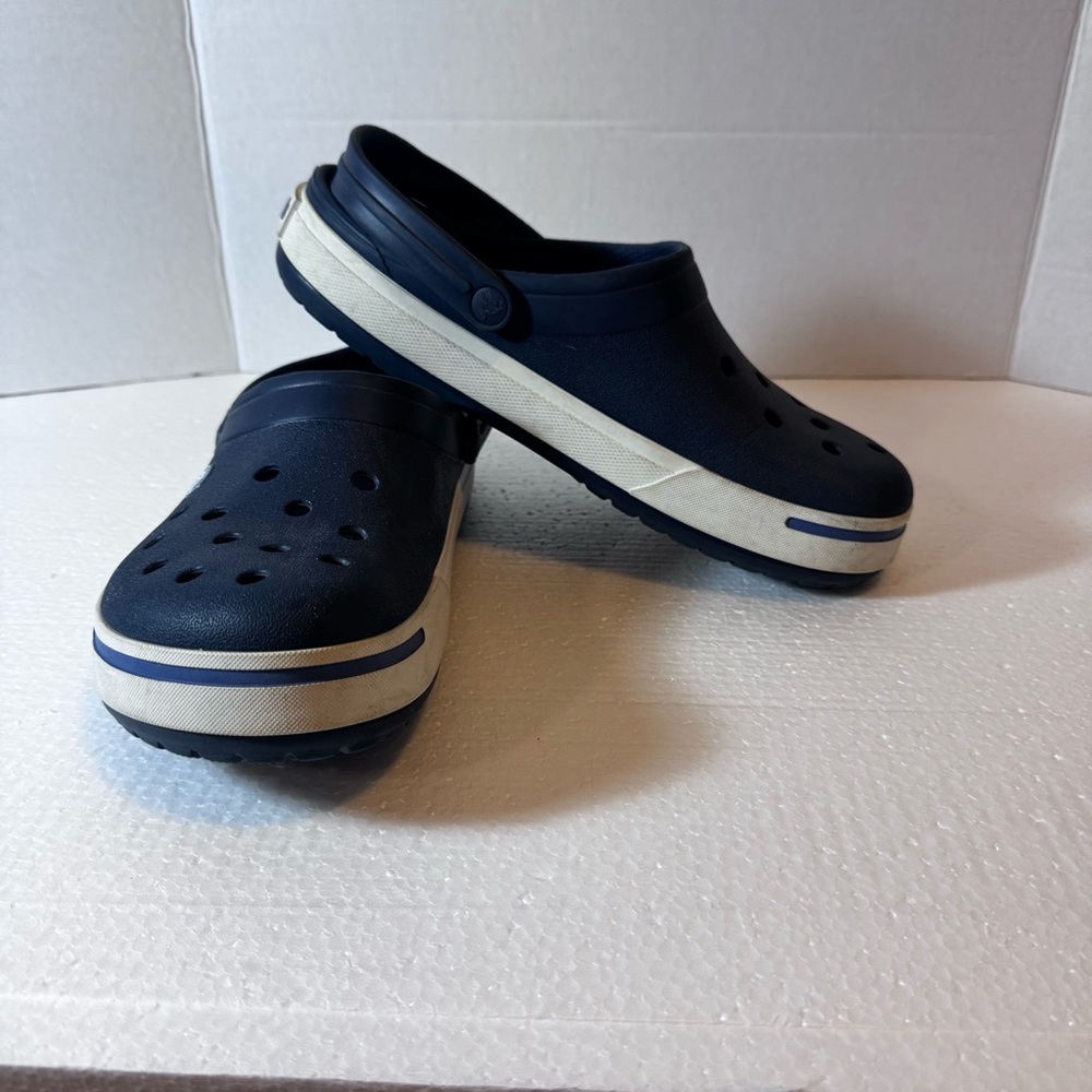CROCS Classic Navy Blue Clogs - Picture 2 of 6